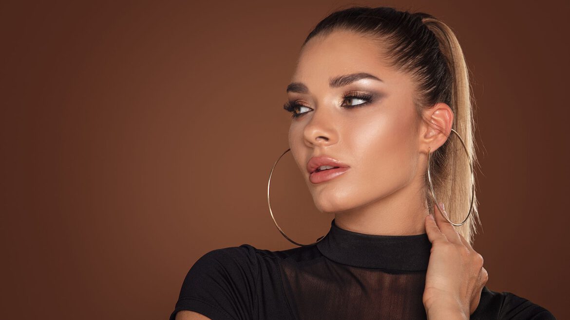 Elegancja w Małych Detalach: Perfekcyjny Makijaż na Każdą Okazję