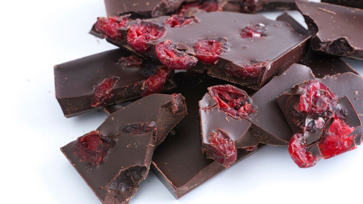 Lekka słodycz i kwasowość: jak sparować żurawinę z gorzką czekoladą