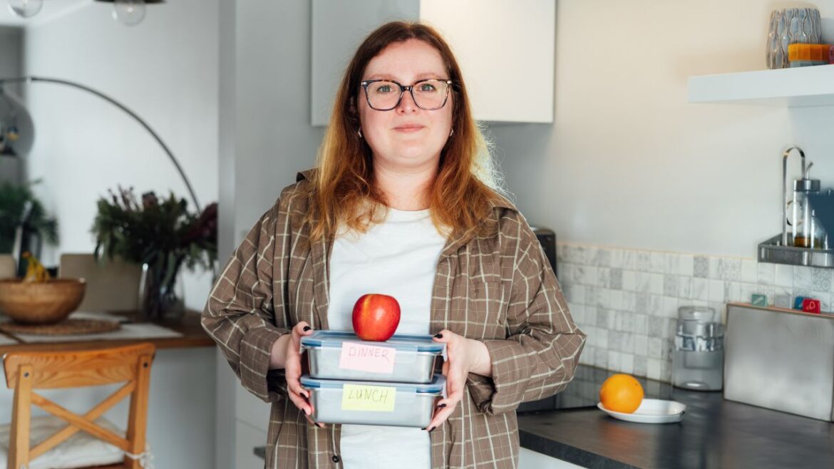 Dieta pudełkowa vs gotowanie w domu – co się bardziej opłaca?