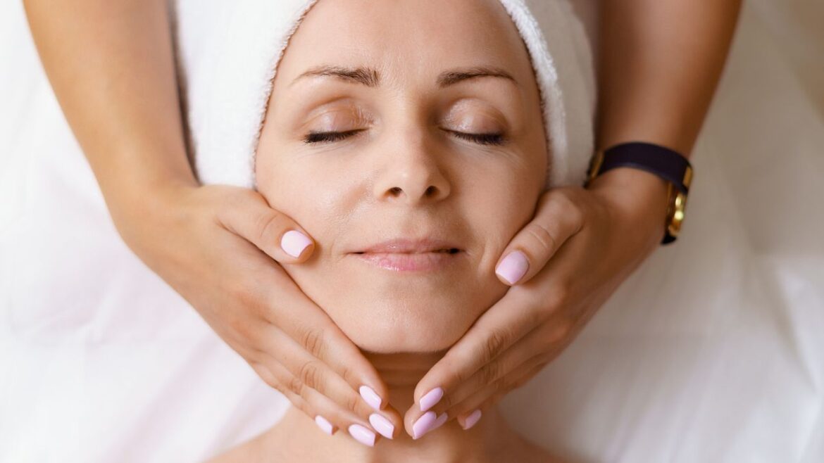 Skóra po 40. – dlaczego masaż twarzy może być kluczem do utrzymania młodego wyglądu?